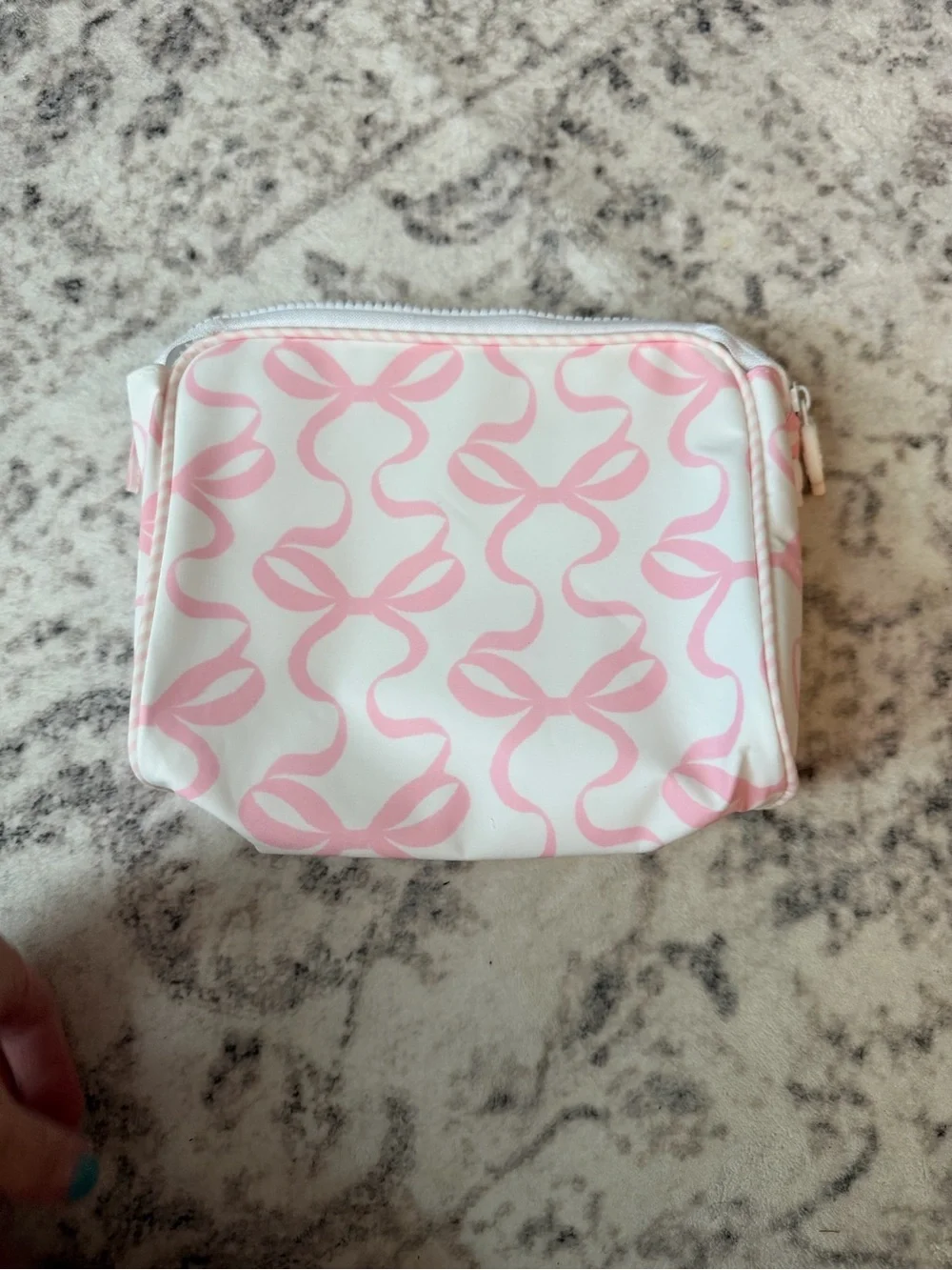 Apple of my Isla pouches